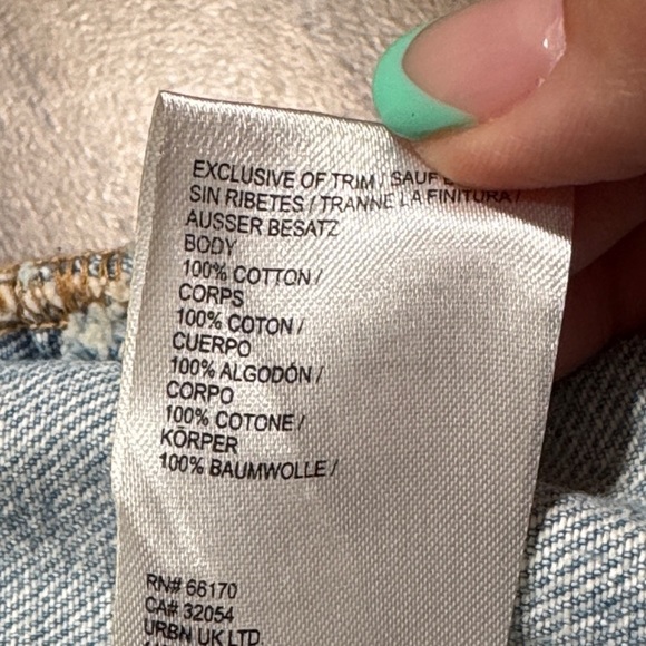 NWT Pilcro Pitched Micro Denim Shorts - Picture 12 of 16